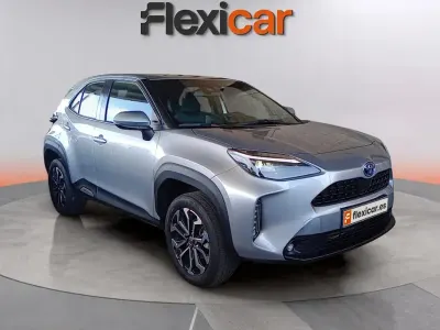 Usado Toyota Yaris Active 116 CV (85 kW) 2024 Gris Utilitario
