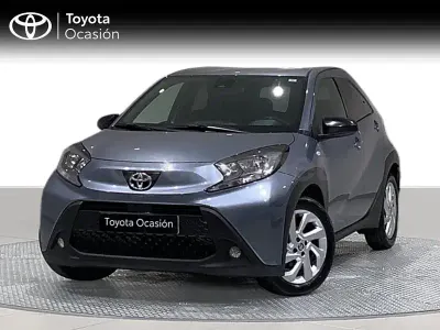 Usado Toyota Aygo X Play 72 CV (52 kW) 2024 Gris / plata SUV