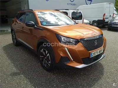 Usado Peugeot 2008 Allure 110 CV (80 kW) 2022 Naranja SUV