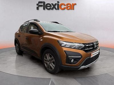 Usado Dacia Sandero Comfort 91 CV (66 kW) 2021 Naranja Utilitario