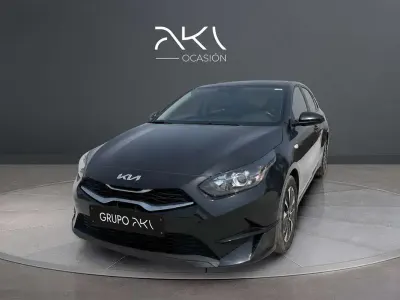 Usado Kia Ceed 101 CV (74 kW) 2025 Negro Utilitario