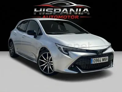 Usado Toyota Corolla 140 CV (102 kW) 2024 Gris / plata Berlina
