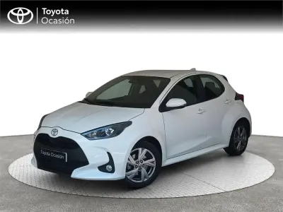 Usado Toyota Yaris Hybrid Active 116 CV (85 kW) 2024 Blanco Monovolumen