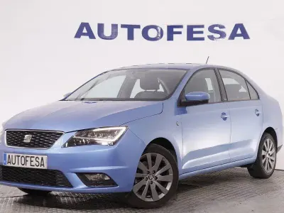 Usado Seat Toledo Style 105 CV (77 kW) 2015 Azul Utilitario