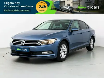 Käytetty VW Passat Edition 120 HP (88 kW) 2018 Sininen Sedan