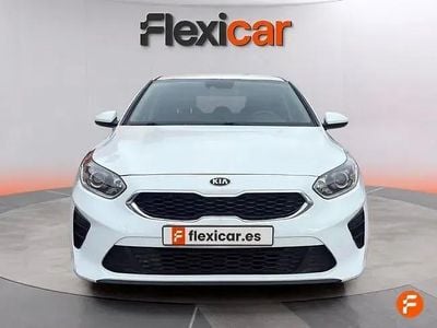 Begagnad Kia Ceed Plus 100 HK (73 kW) 2018 Vit Halvkombi
