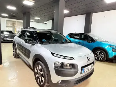 Usado Citroën C4 Shine Edition 100 CV (73 kW) 2017 Gris / plata Berlina