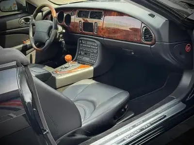 Usado Jaguar XK8 300 CV (220 kW) 2004 Negro Descapotable