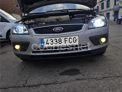 Usado Ford Focus Trend 115 CV (84 kW) 2006 Gris / plata Berlina
