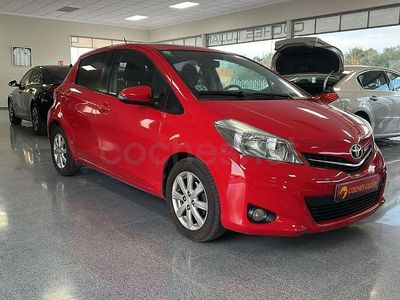 Usado Toyota Yaris Active 90 CV (66 kW) 2013 Rojo Utilitario