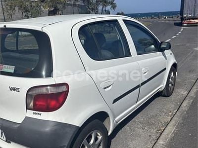 Usado Toyota Yaris Terra 68 CV (50 kW) 2003 Blanco Berlina