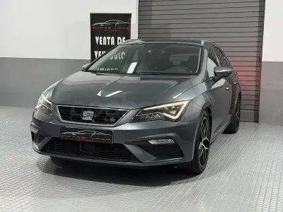 Usado Seat Leon FR 150 CV (110 kW) 2018 Violeta / lila Familiar