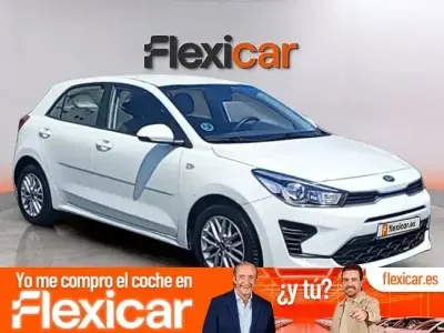 Usado Kia Rio 84 CV (61 kW) 2021 Blanco Berlina