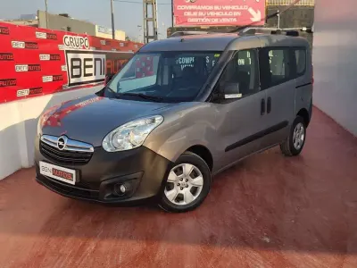 Usado Opel Combo 90 CV (66 kW) 2012 Marrón Monovolumen
