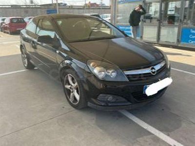 Usado Opel Astra GTC Sport 100 CV (73 kW) 2006 Negro Berlina
