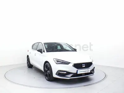 Usado Seat Leon FR 204 CV (150 kW) 2025 Blanco Berlina