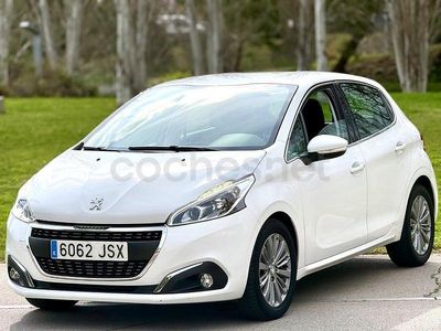 Usado Peugeot 208 Allure 110 CV (80 kW) 2016 Blanco Utilitario