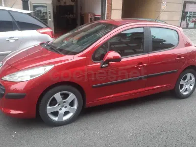 Usado Peugeot 207 70 CV (51 kW) 2009 Granate Berlina