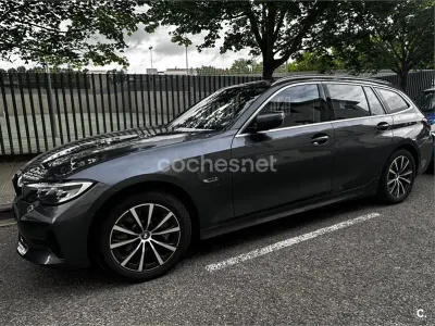 Usado BMW 330e Sport Line 292 CV (214 kW) 2022 Gris / plata Familiar