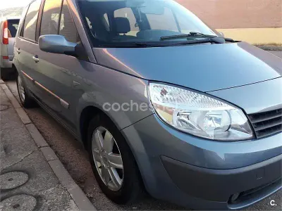 Usado Renault Scénic II Dynamique 130 CV (95 kW) 2005 Gris / plata Monovolumen
