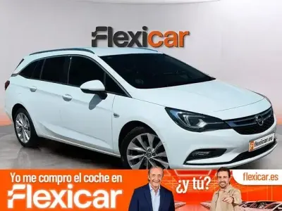 Usado Opel Astra Innovation 136 CV (100 kW) 2019 Blanco Familiar