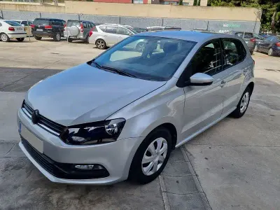 Usado VW Polo Edition 60 CV (44 kW) 2016 Gris / plata Berlina