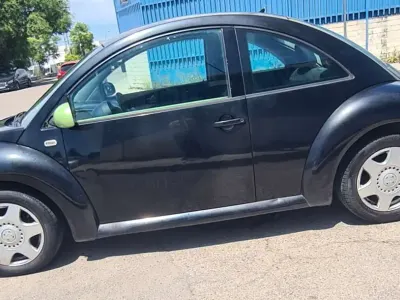 Usado VW Beetle 101 CV (74 kW) 2002 Negro Utilitario