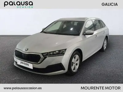 Usado Skoda Octavia Ambition 116 CV (85 kW) 2022 Plateado Familiar