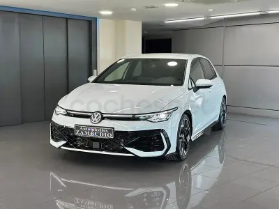 Occasion VW Golf VIII R-line 150 PK (110 kW) 2024 Wit Sedan