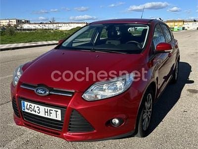 Usado Ford Focus Trend 105 CV (77 kW) 2011 Granate Berlina