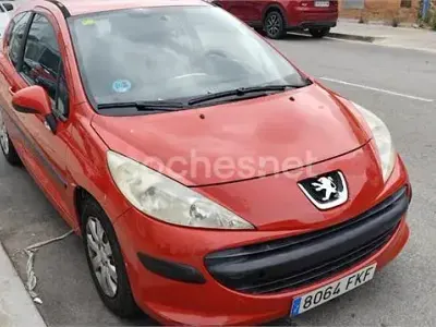 Usado Peugeot 207 75 CV (55 kW) 2007 Rojo Berlina