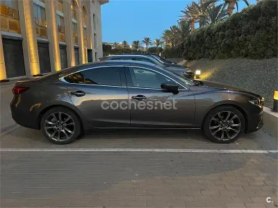 Usado Mazda 6 Luxury 175 CV (128 kW) 2016 Gris / plata Berlina