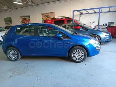 Usado Fiat Punto Evo Dynamic 69 CV (50 kW) 2011 Azul Utilitario