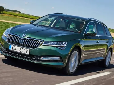Usado Skoda Superb Style 150 CV (110 kW) 2022 Gris Familiar