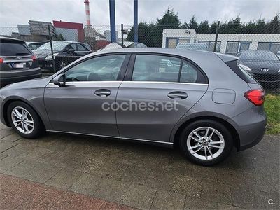 Usado Mercedes A180 109 CV (80 kW) 2018 Gris / plata Berlina