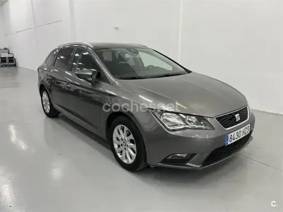 Usado Seat Leon ST Style 105 CV (77 kW) 2014 Gris / plata Familiar