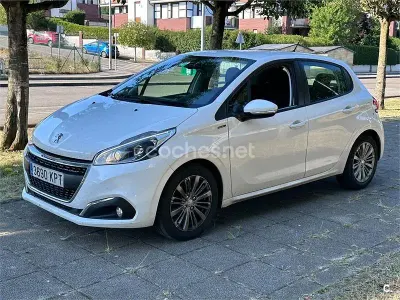 Usado Peugeot 208 82 CV (60 kW) 2018 Blanco Utilitario