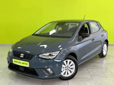 Usado Seat Ibiza Style Plus 95 CV (69 kW) 2025 Gris Utilitario