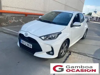Usado Toyota Yaris Active 115 CV (84 kW) 2025 Blanco Utilitario