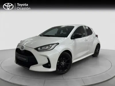 Usado Toyota Yaris Hybrid Plus 116 CV (85 kW) 2022 Blanco perlado ice Berlina