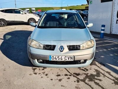 Usado Renault Mégane II Dynamique 100 CV (73 kW) 2004 Gris / plata Berlina
