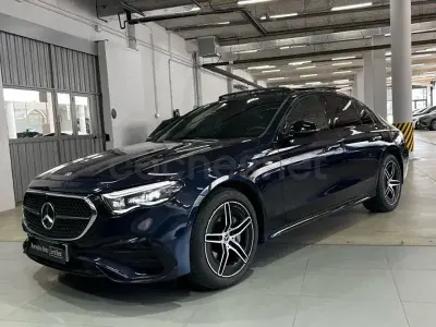 Usado Mercedes E300 313 CV (230 kW) 2025 Azul Berlina