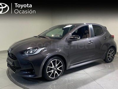 Usado Toyota Yaris Hybrid Plus 116 CV (85 kW) 2021 Gris / plata Berlina