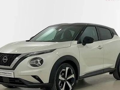 Lunar white midnight black Usado 2023 Nissan Juke Tekna SUV | 23.250 € (Caro)
