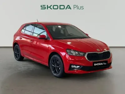 Usado Skoda Fabia Ambition 95 CV (69 kW) 2022 Rojo Utilitario