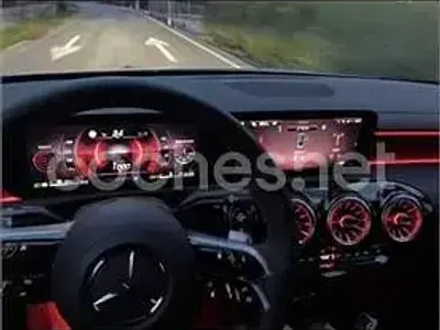 Usado Mercedes CLA220 190 CV (139 kW) 2025 Gris / plata Berlina