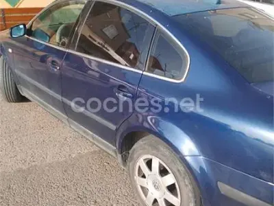 Usado VW Passat 70 CV (51 kW) 1987 Azul Berlina