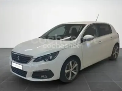 Usado Peugeot 308 Allure 100 CV (73 kW) 2019 Blanco Berlina