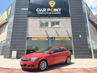Usado Opel Astra GTC Enjoy 105 CV (77 kW) 2006 Rojo Berlina