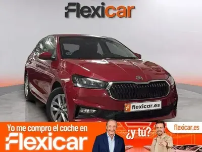 Usado Skoda Fabia Selection 95 CV (69 kW) 2024 Rojo Berlina